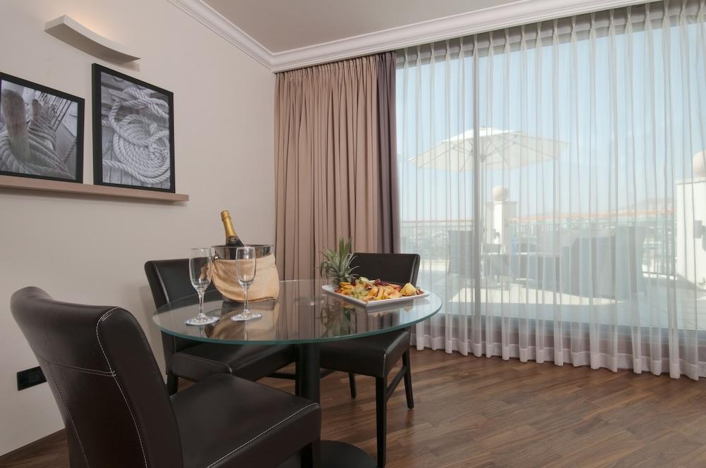 U Magic Palace Eilat Dış mekan fotoğraf A dining room