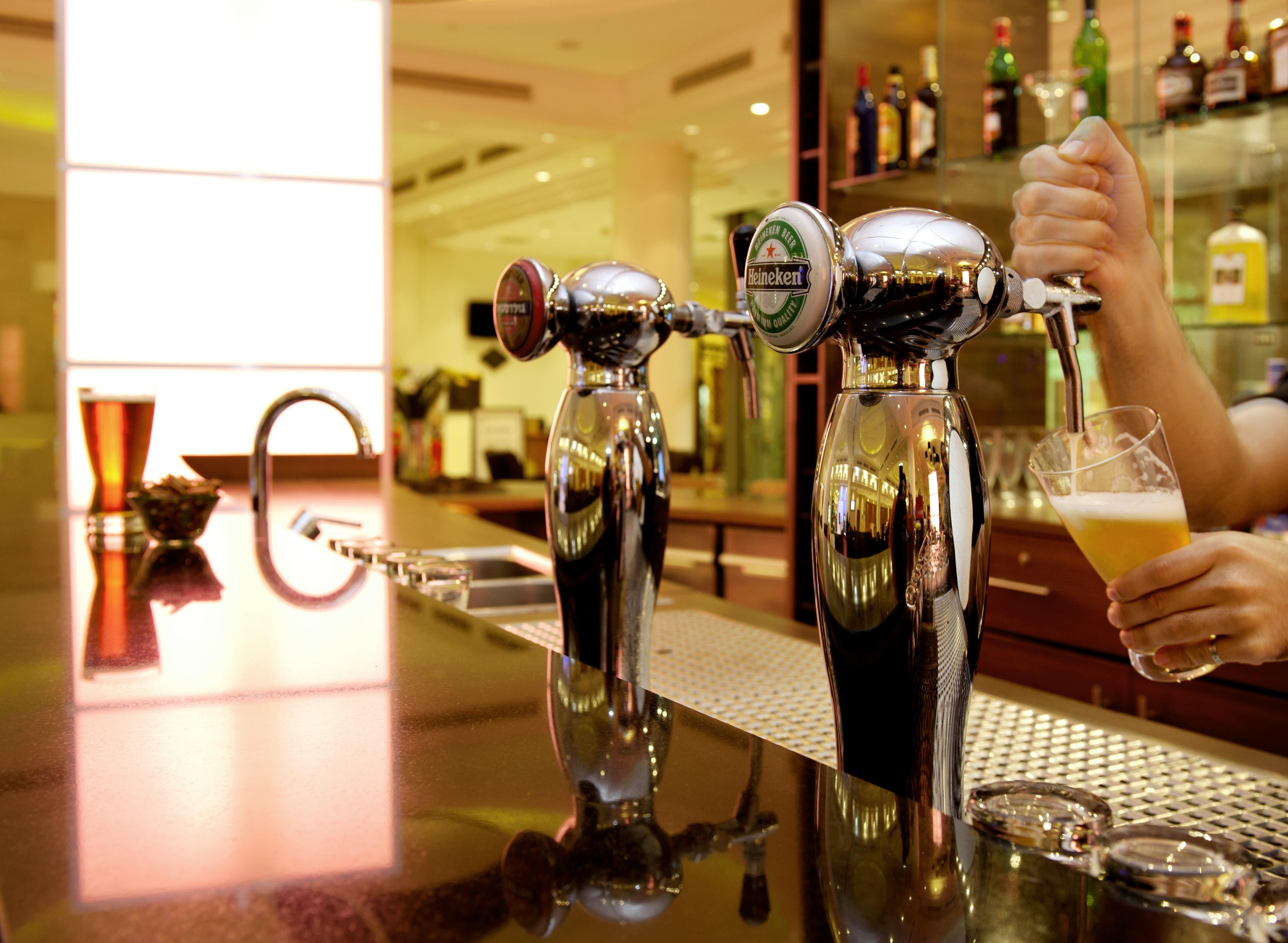 U Magic Palace Eilat Dış mekan fotoğraf Beer taps