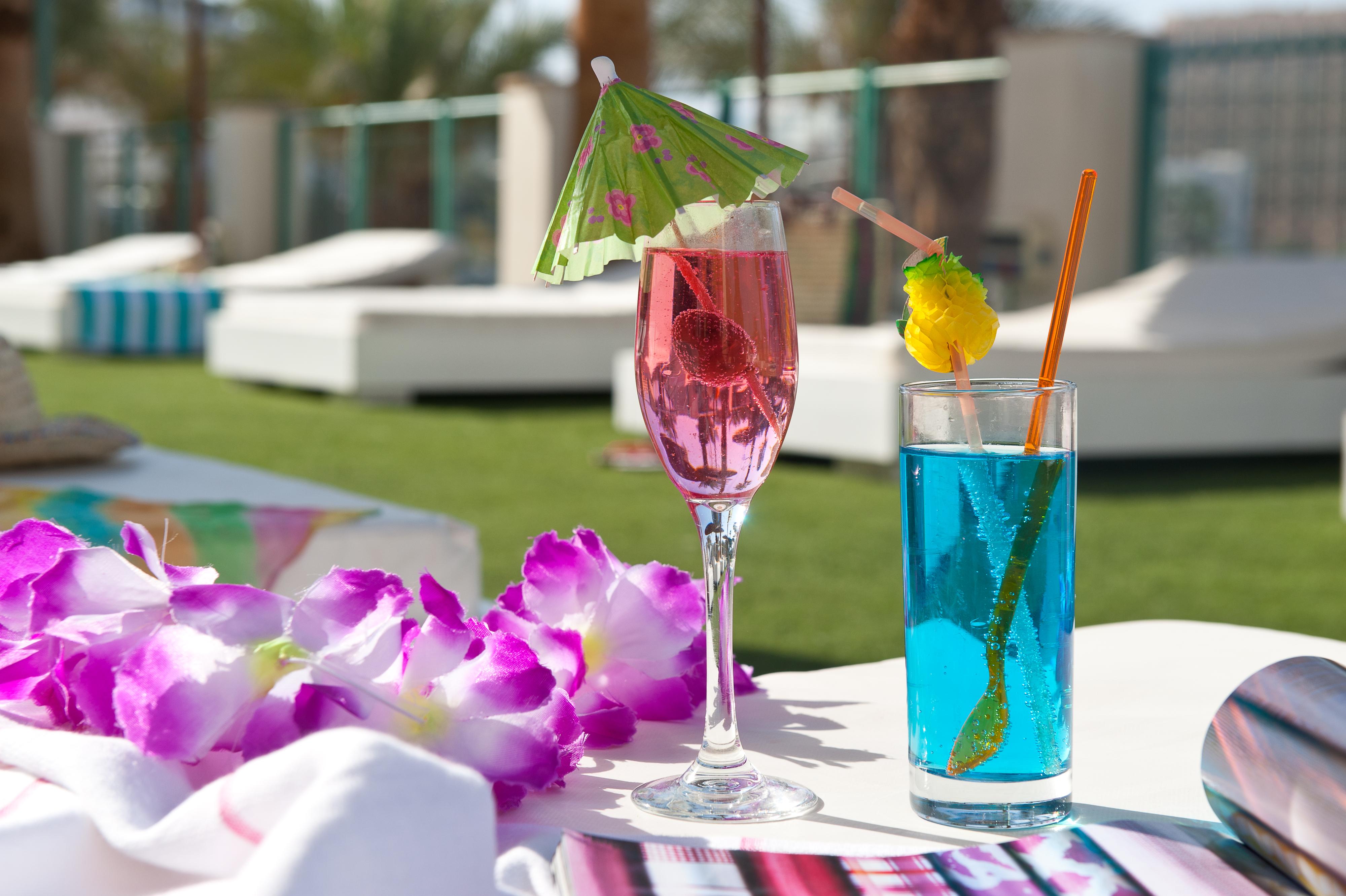 U Magic Palace Eilat Dış mekan fotoğraf Poolside drinks