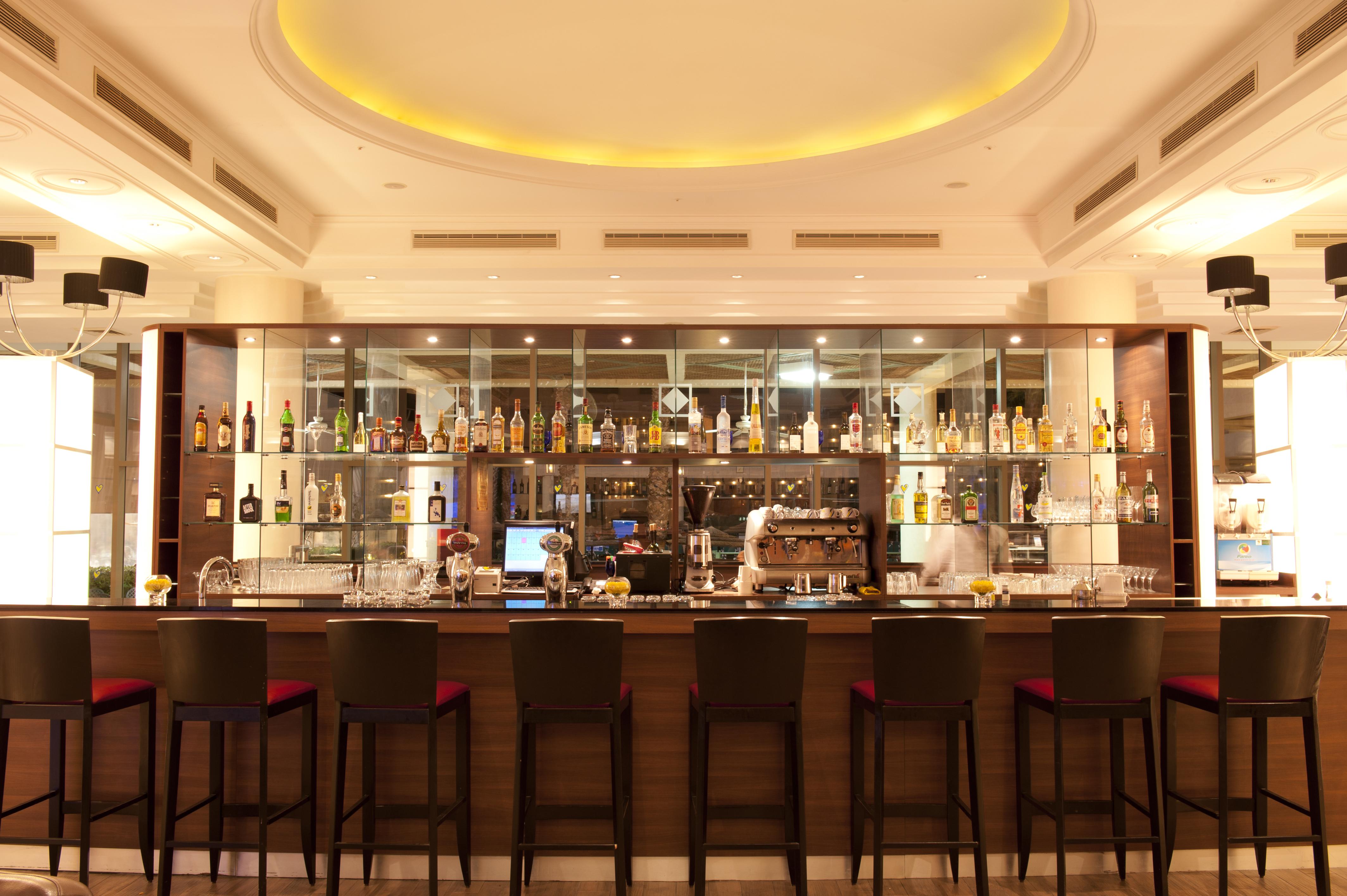 U Magic Palace Eilat Dış mekan fotoğraf The bar at the hotel