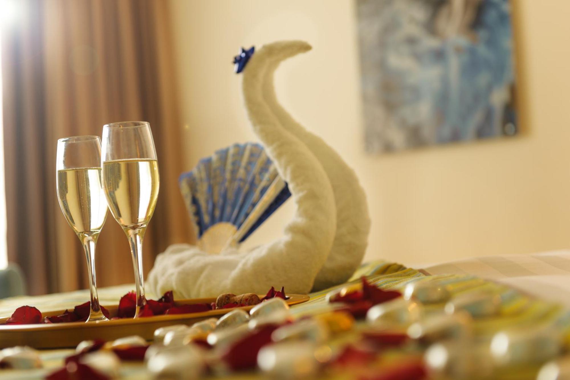 U Magic Palace Eilat Dış mekan fotoğraf A swan room
