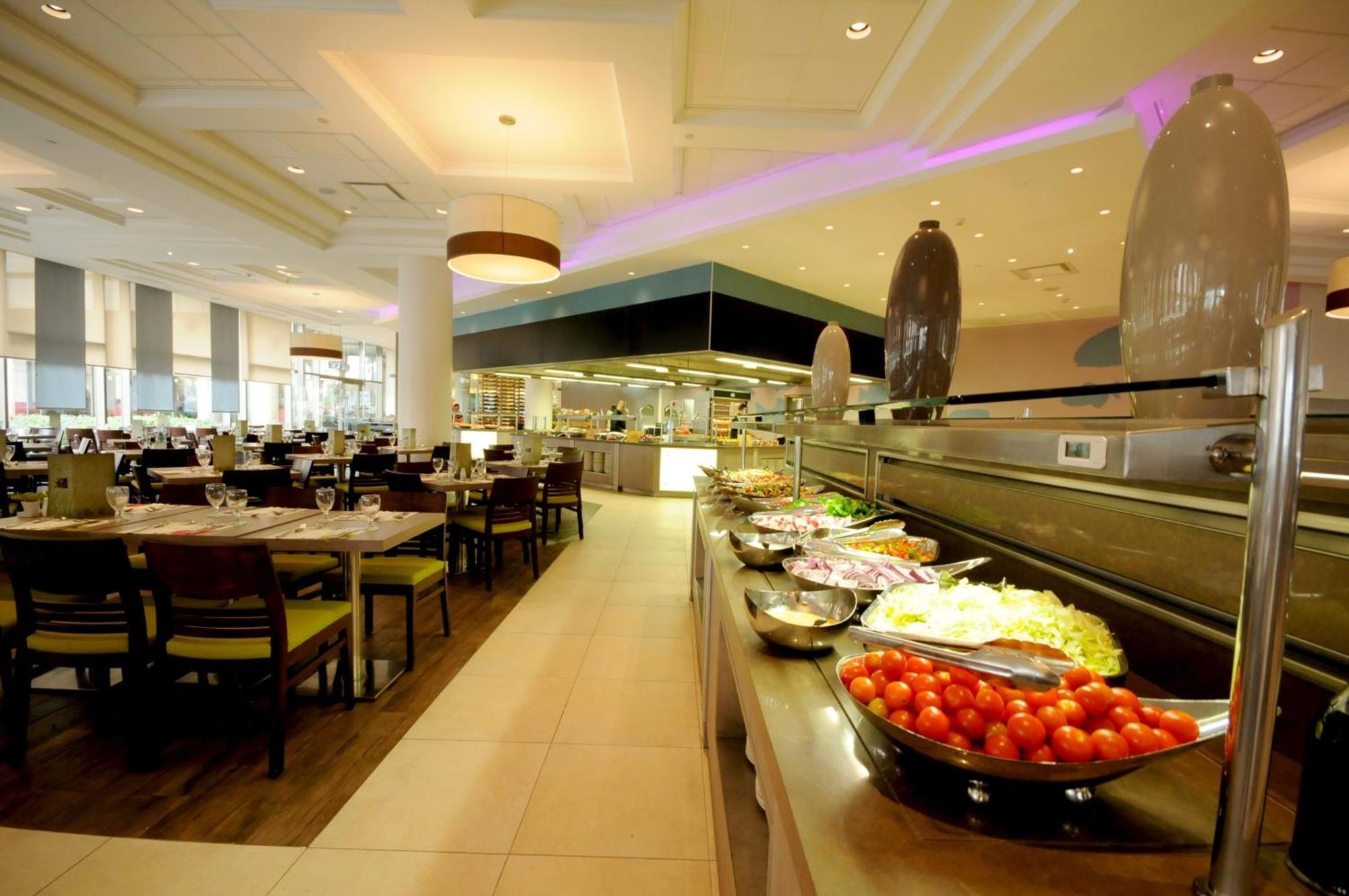 U Magic Palace Eilat Dış mekan fotoğraf The buffet at the hotel