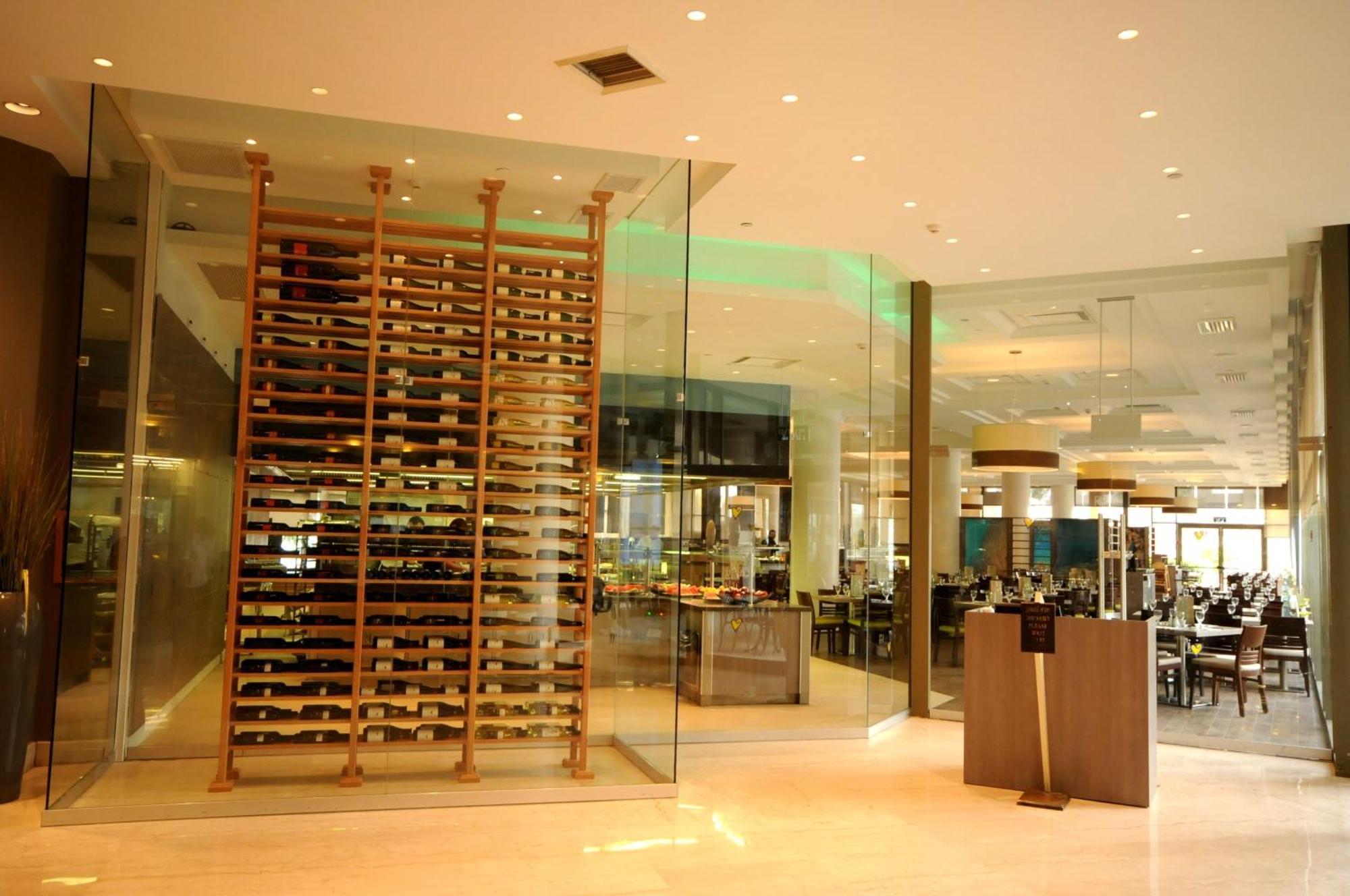 U Magic Palace Eilat Dış mekan fotoğraf The Wine Rack